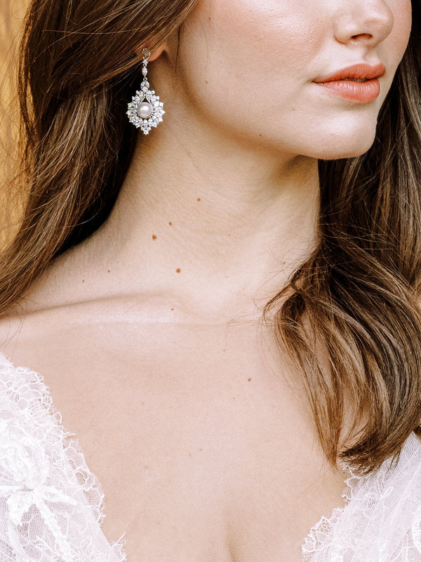 Peridot & White Pearl Drop Earrings – Gump's